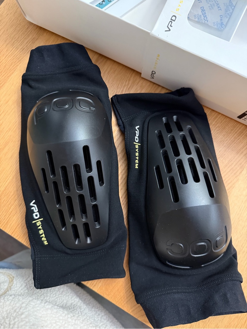 Elbow pads for mountain biking